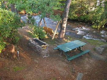 Jonathan Creek And 3* Maggie Valley